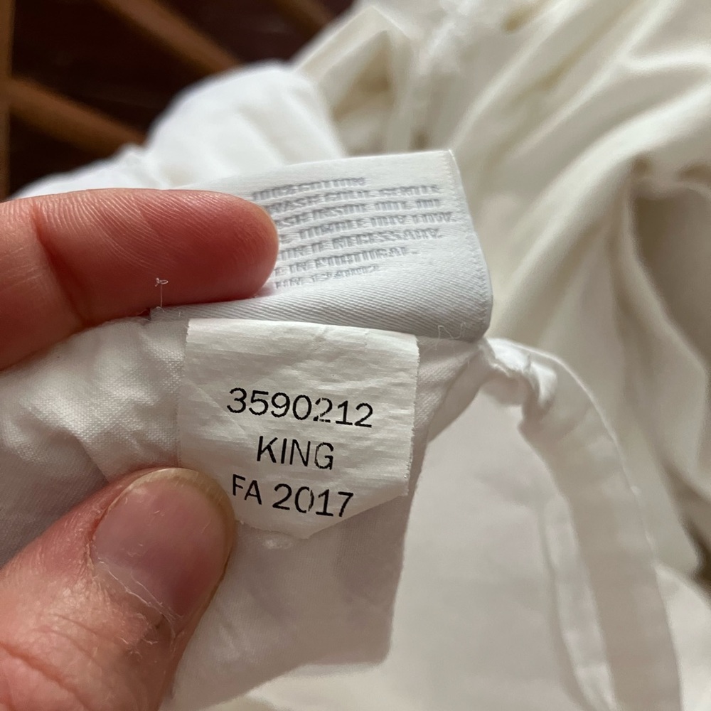 Serena & Lily White King Fitted and Flat Sheet - Picture 6 of 8